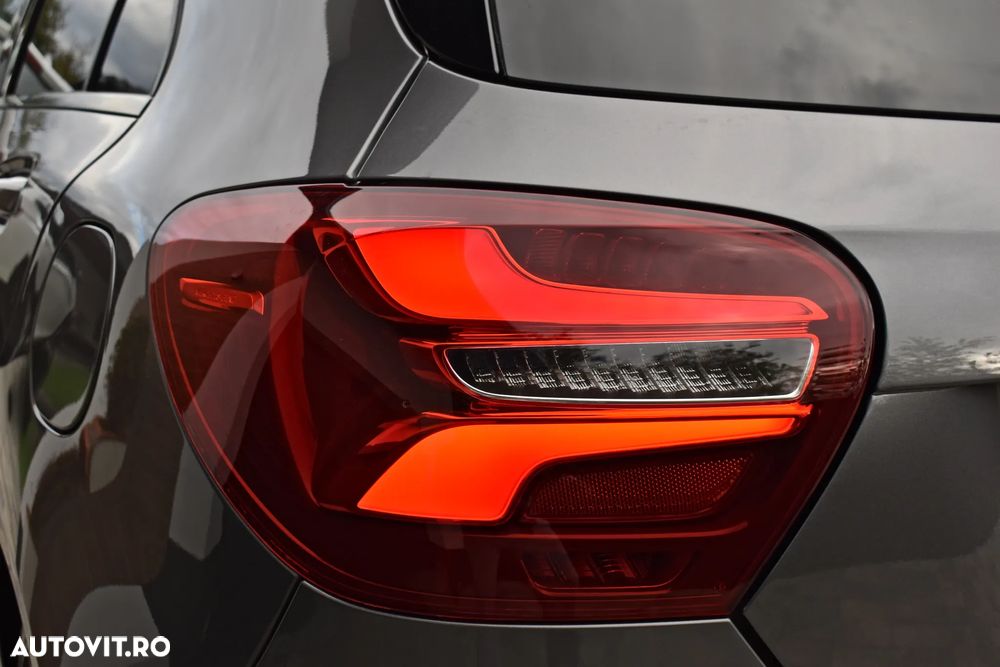 Mercedes-Benz A 220 4Matic 7G-DCT AMG Line - 17