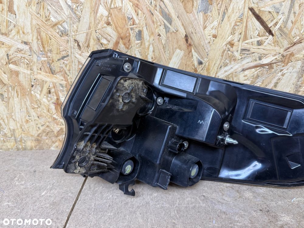LAMPA TYŁ LEWA LED TOYOTA COROLLA E21 KOMBI - 4