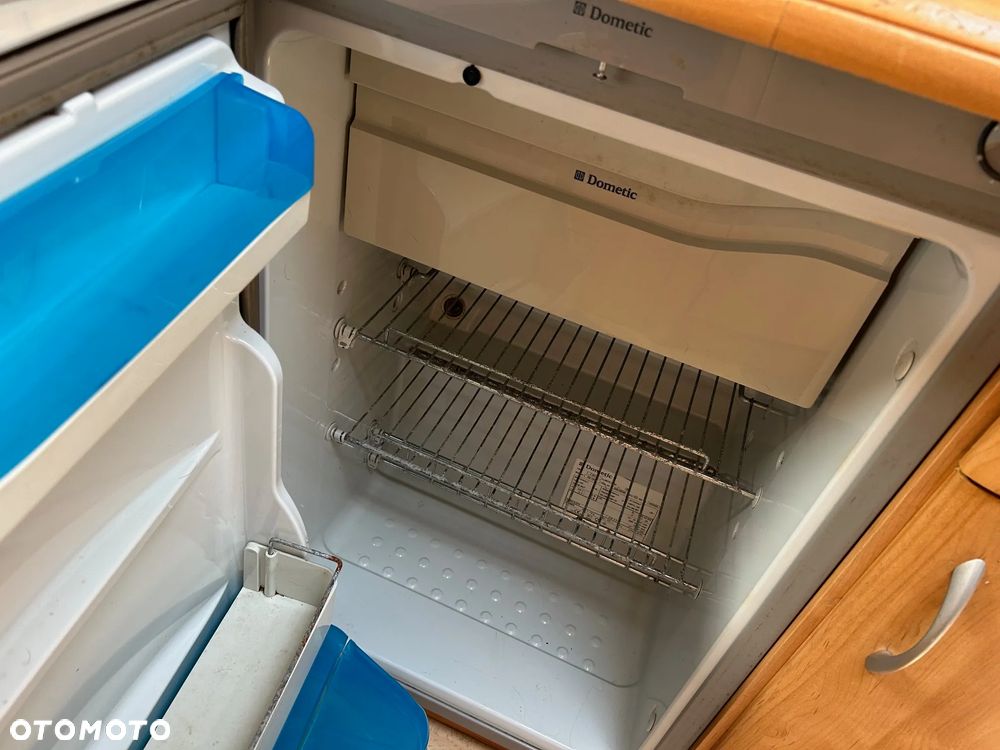 Hobby 495 zadbana z przedsionkiem i napędem - 15