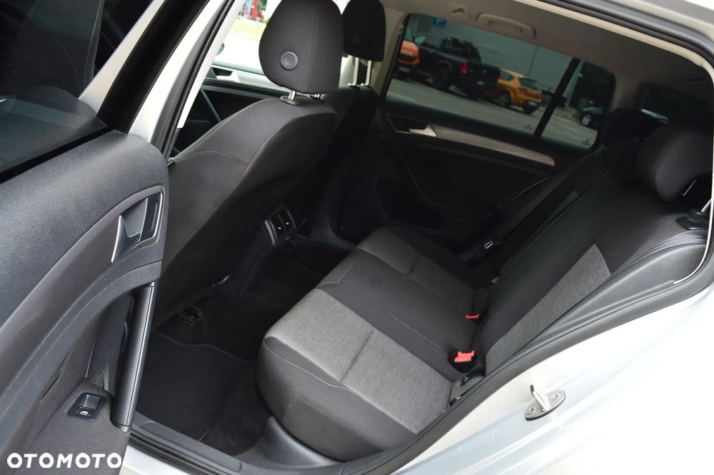 Volkswagen Golf 1.6 TDI BlueMotion Technology Comfortline - 21