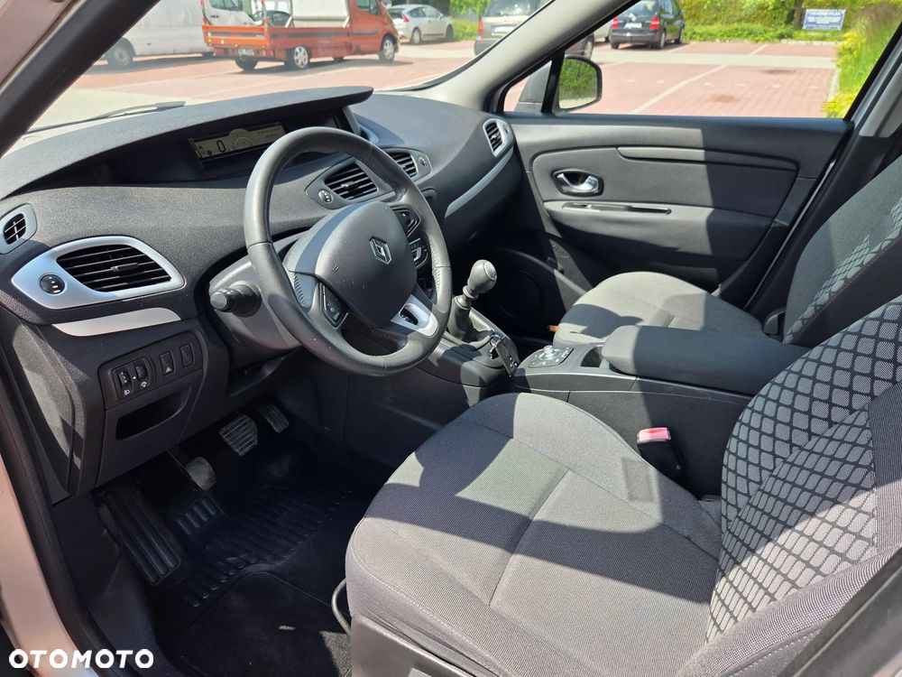 Renault Scenic 1.6 16V 110 LIMITED - 11