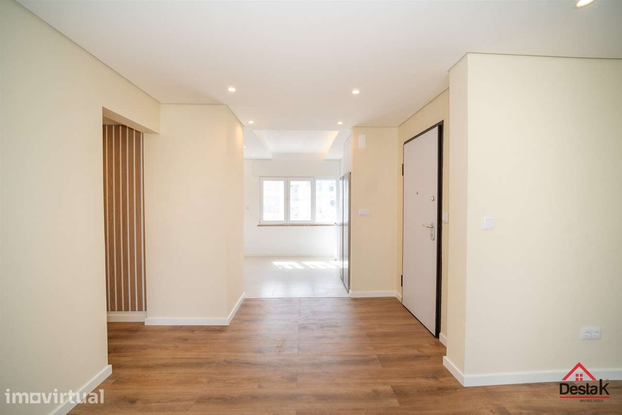 Apartamento T3 Totalmente Renovado em Mira Sintra - Grande imagem: 5/24