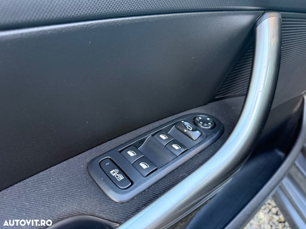 Peugeot 308 HDi FAP 150 Family - 17