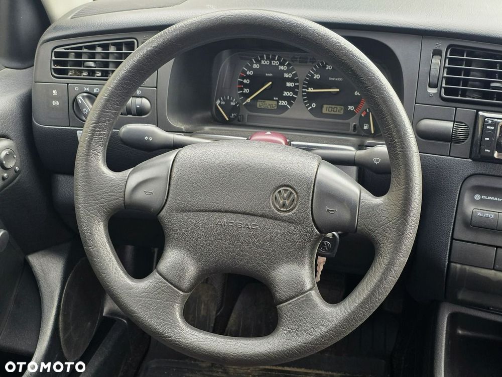 Volkswagen Golf 2.0 GL - 16
