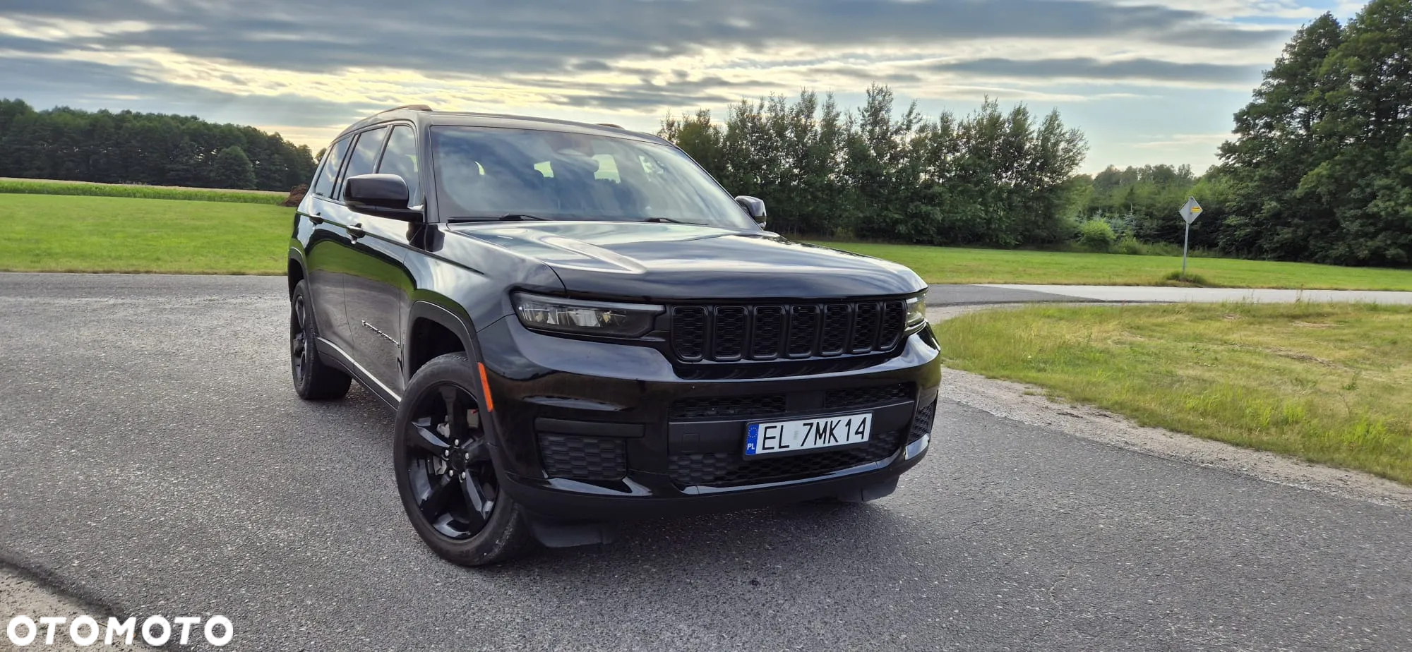 Jeep Grand Cherokee - 32