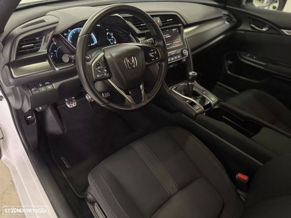 Honda Civic 1.0 i-VTEC Executive Premium - 23