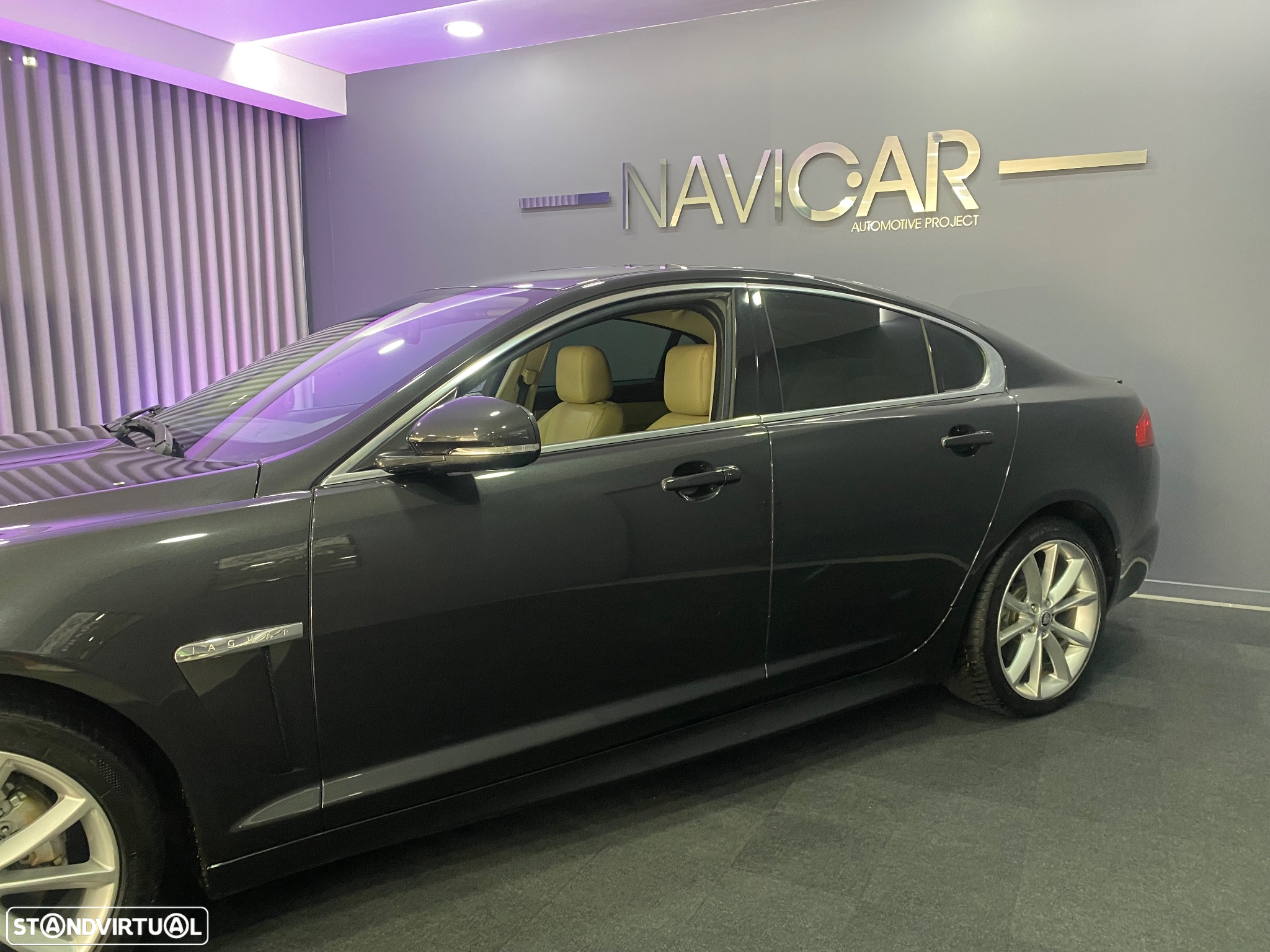 Jaguar XF 2.2 D R-Sport - 12