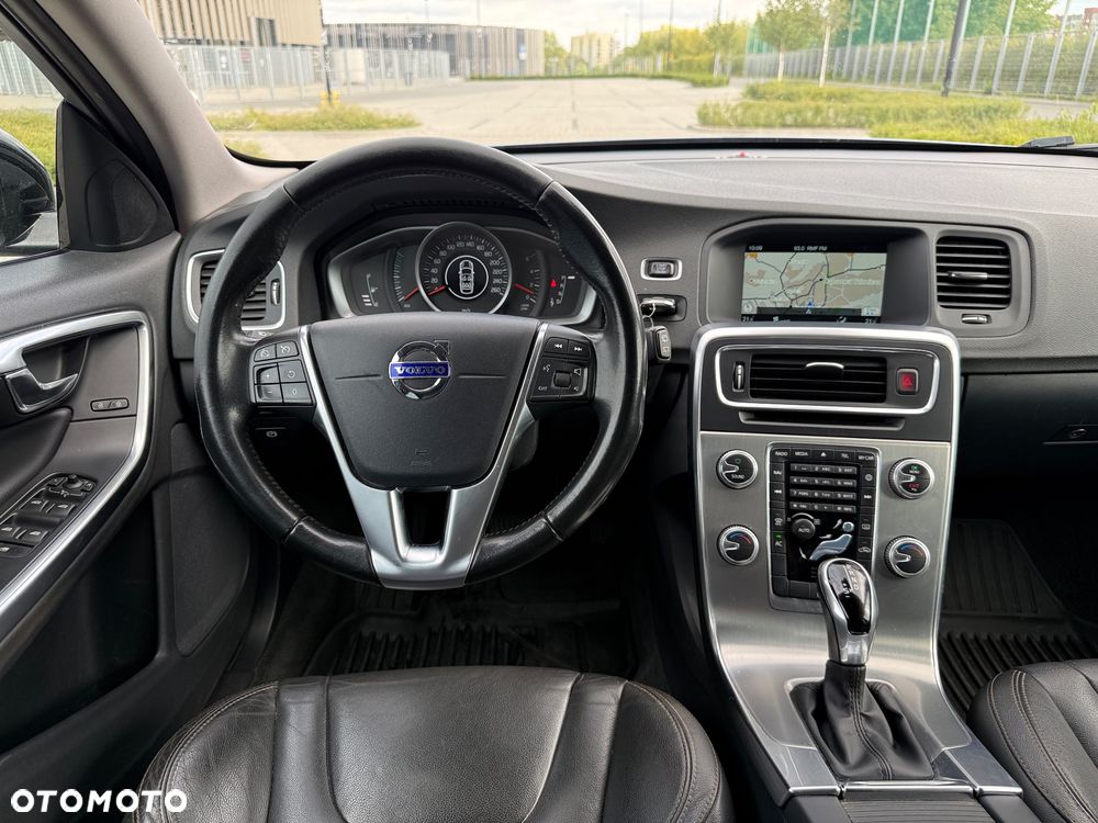Volvo V60 Cross Country - 14