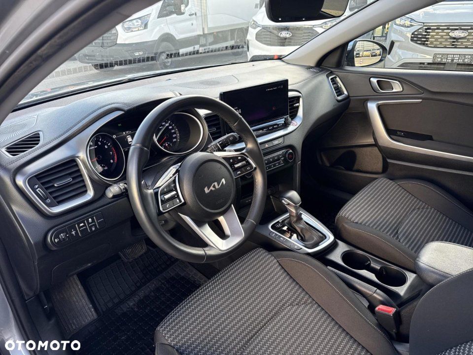 Kia Ceed - 10