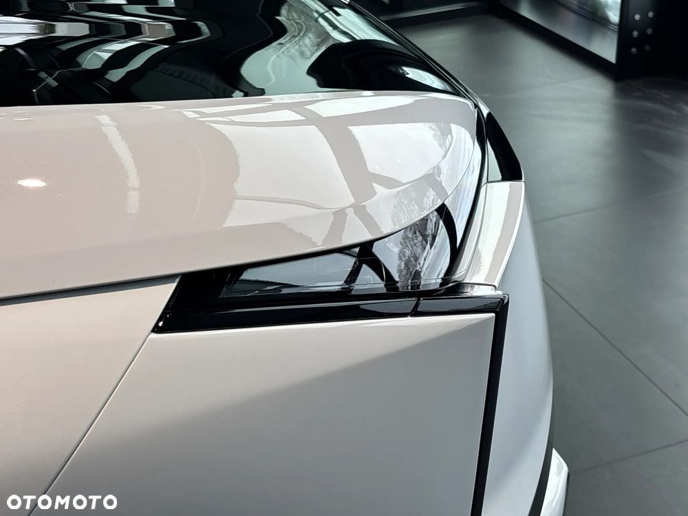 DS Automobiles N°8 - 13