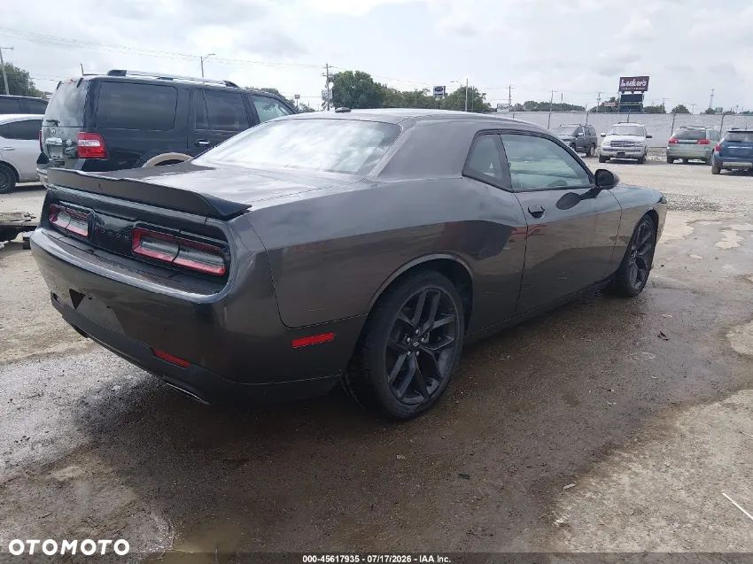 Dodge Challenger - 5