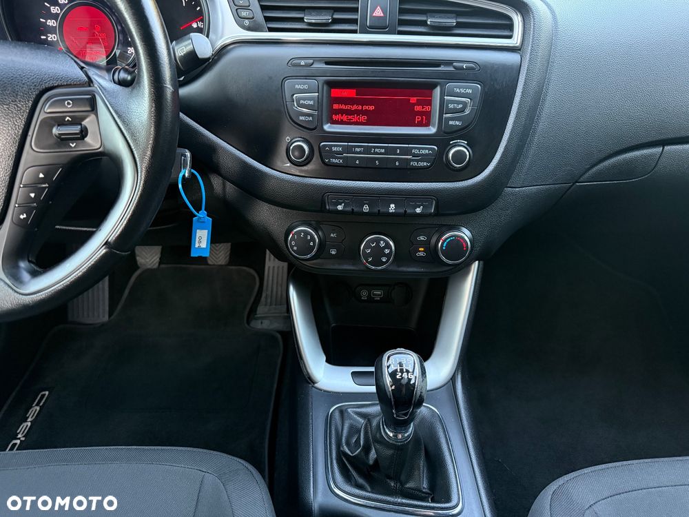 Kia Ceed 1.4 CVVT Dream Team Edition - 29