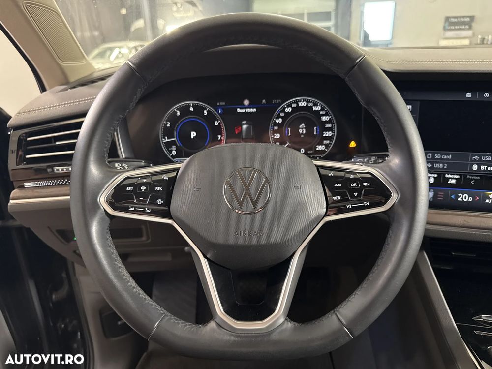 Volkswagen Touareg - 17