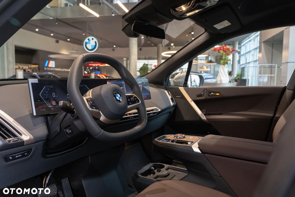 BMW iX - 29