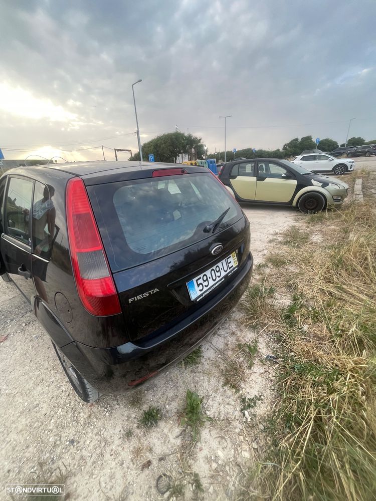 Ford Fiesta 1.4 Ghia - 7
