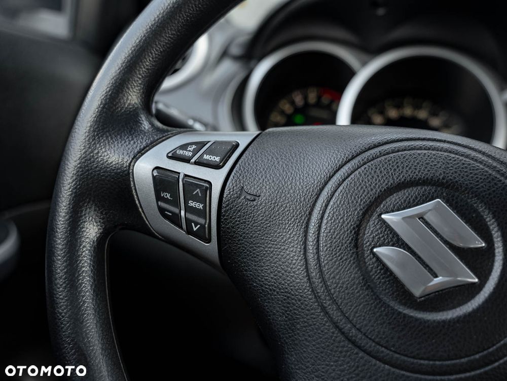 Suzuki Grand Vitara 2.0 Comfort + - 25