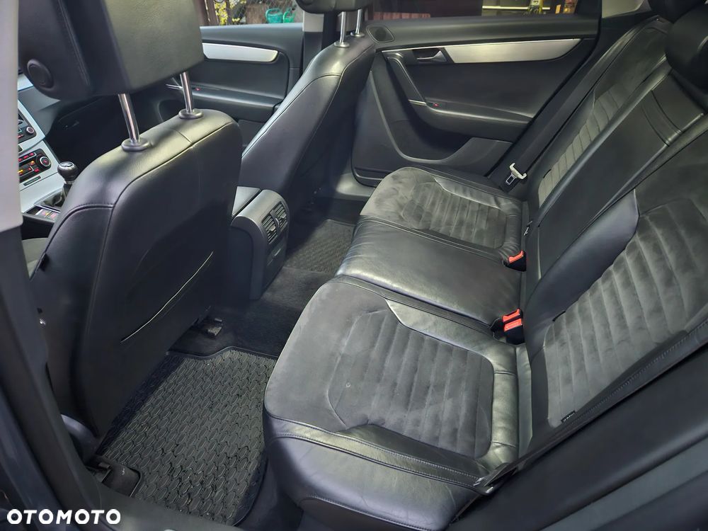 Volkswagen Passat 2.0 TDI Highline - 18