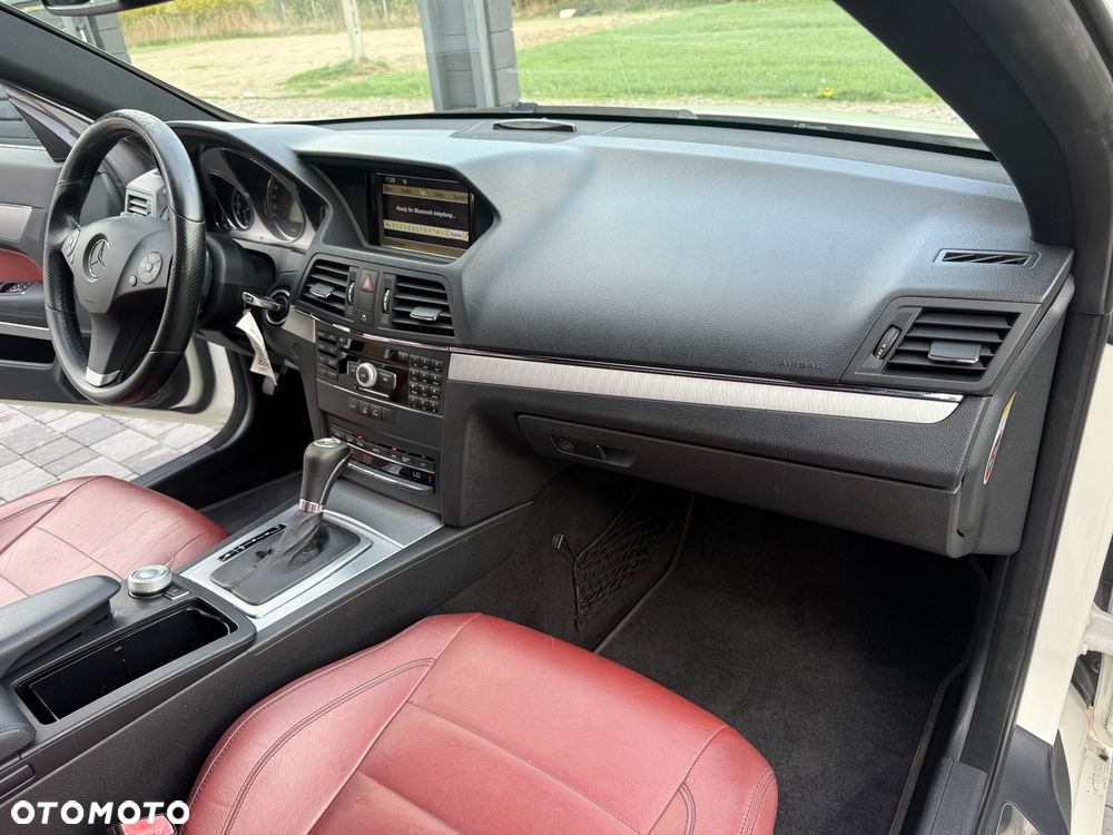 Mercedes-Benz Klasa E 300 BlueEFFICIENCY 7G-TRONIC Avantgarde - 32