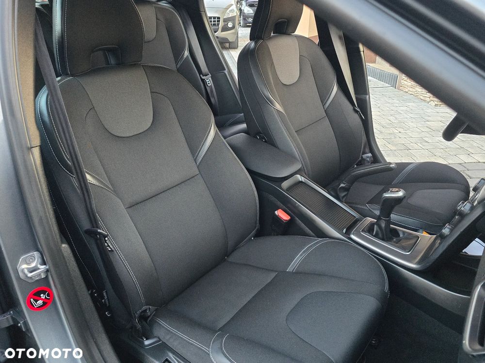 Volvo V40 T2 Drive-E Summum - 26