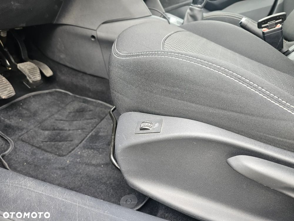 Peugeot 208 PureTech 82 Urban Move - 14