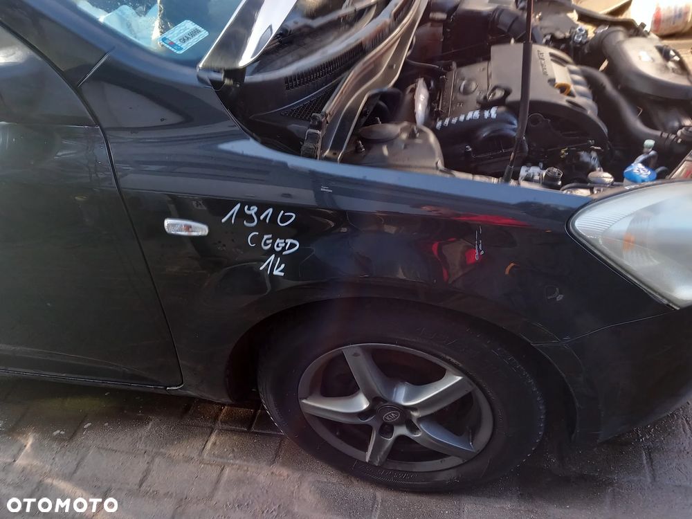 KIA CEED BŁOTNIK PRAWY PRZEDNI PRAWY PRZÓD KOLOR: 1K - 1