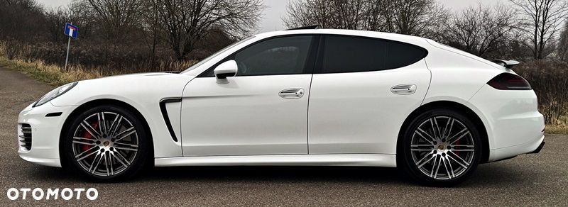 Porsche Panamera GTS PDK - 8