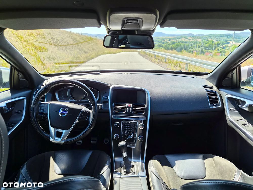 Volvo XC 60 D4 AWD R-Design Momentum - 12