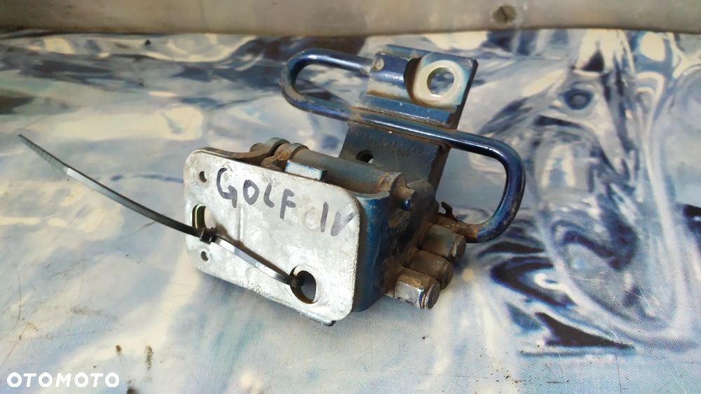 VW klamka prawa GOLFVolkswagen OE 4B0831412A zawias drzwi P