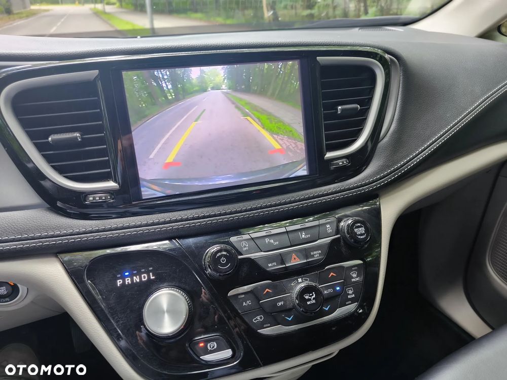 Chrysler Pacifica - 20