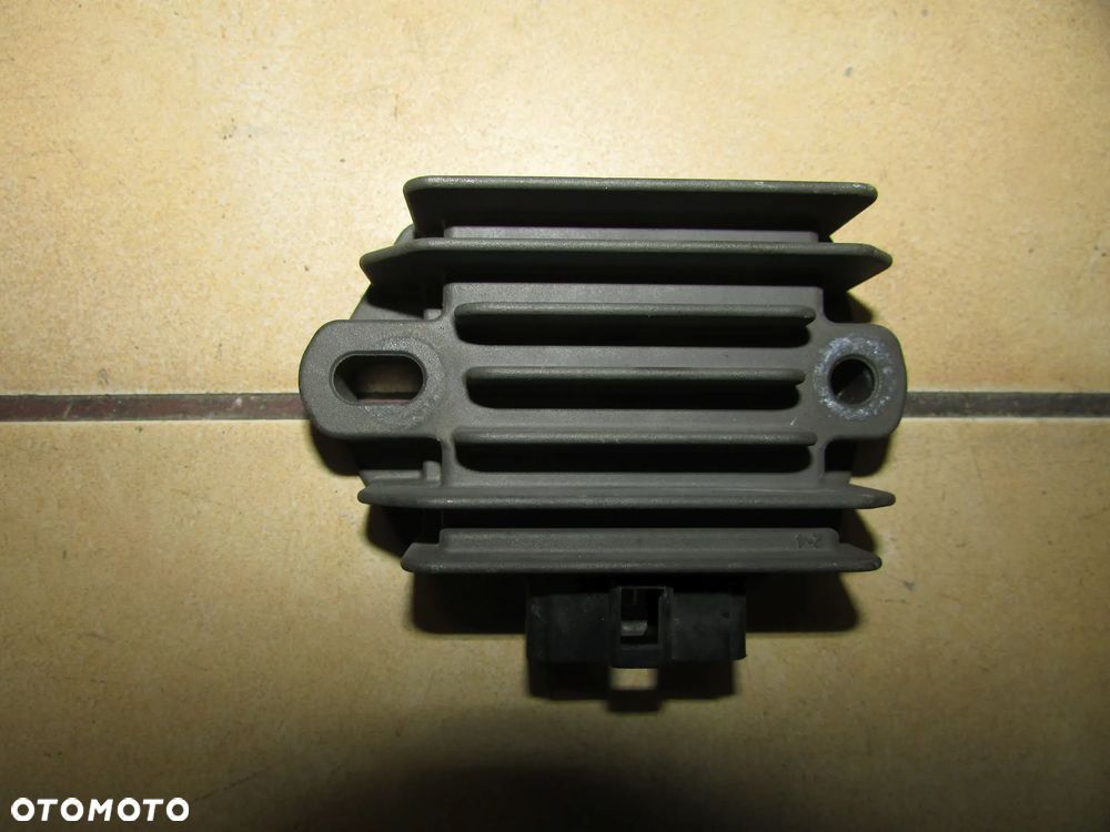 HONDA CB 125 GLR 15-18 regulator napięcia - 1