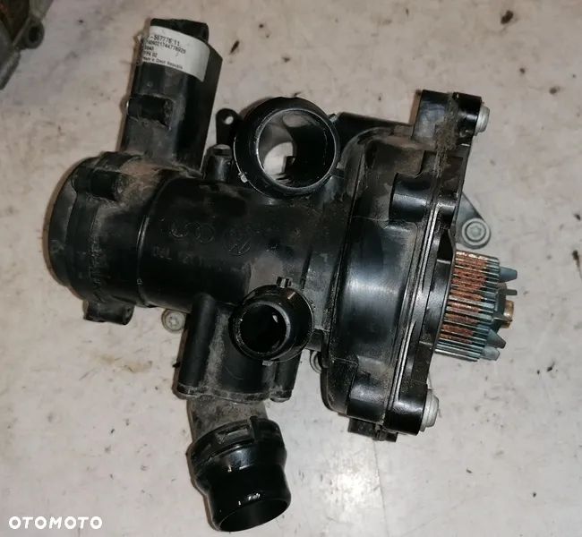 AUDI A4 B8 15r LIFT - POMPA WODY OBUDOWA TERMOSTATU 06L12111G - 2