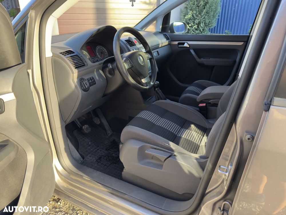 Volkswagen Touran 1.9 TDI DPF Highline - 9