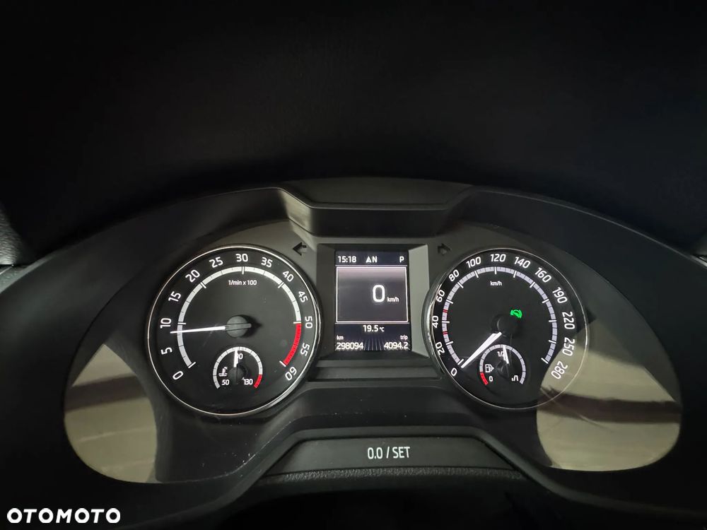 Skoda Octavia 2.0 TDI RS DSG - 6