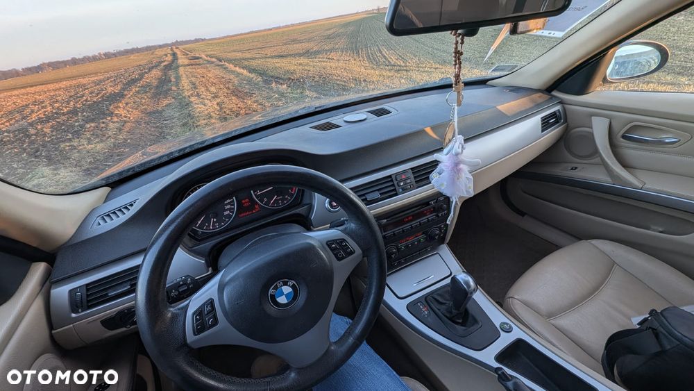 BMW Seria 3 320i - 9