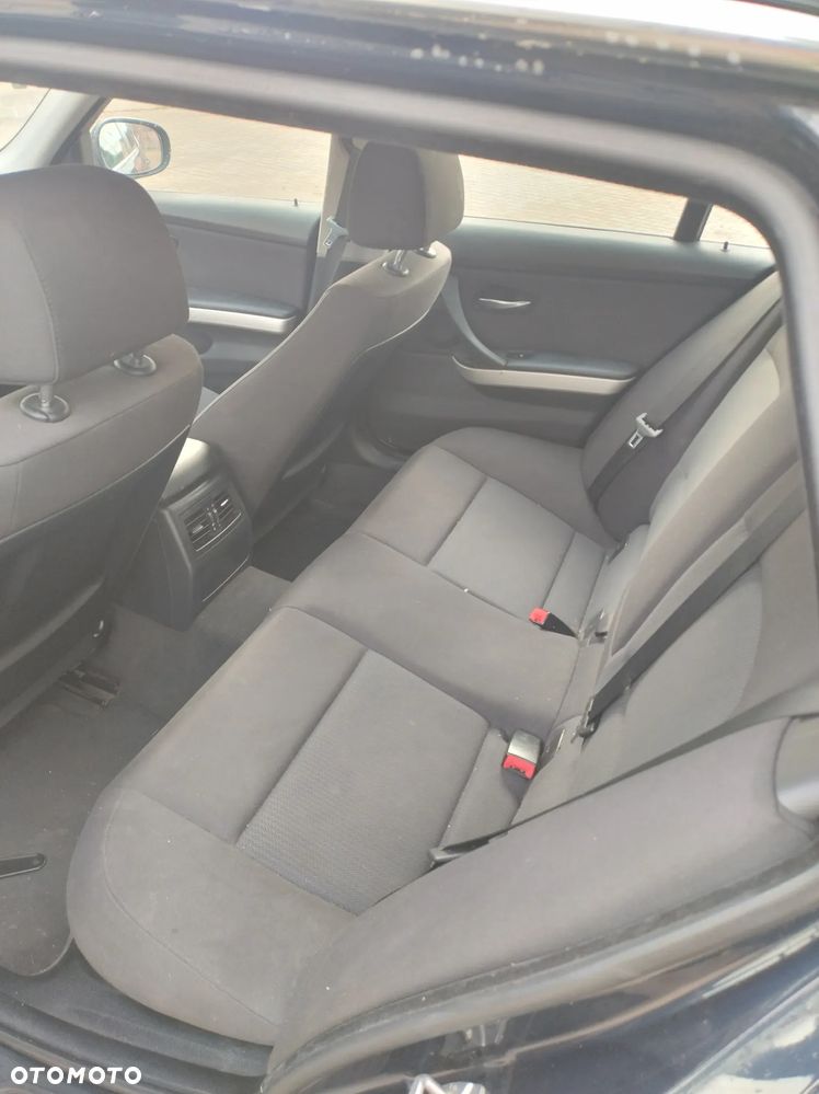 BMW Seria 3 318d - 16
