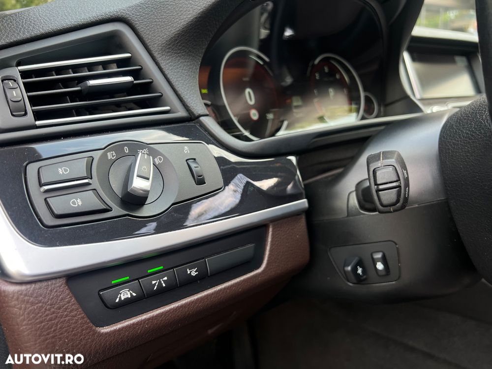 BMW Seria 5 530d xDrive Touring Sport-Aut. Luxury Line - 10