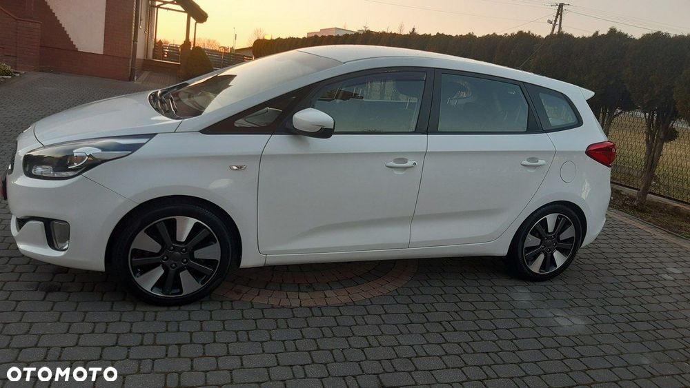 Kia Carens - 9