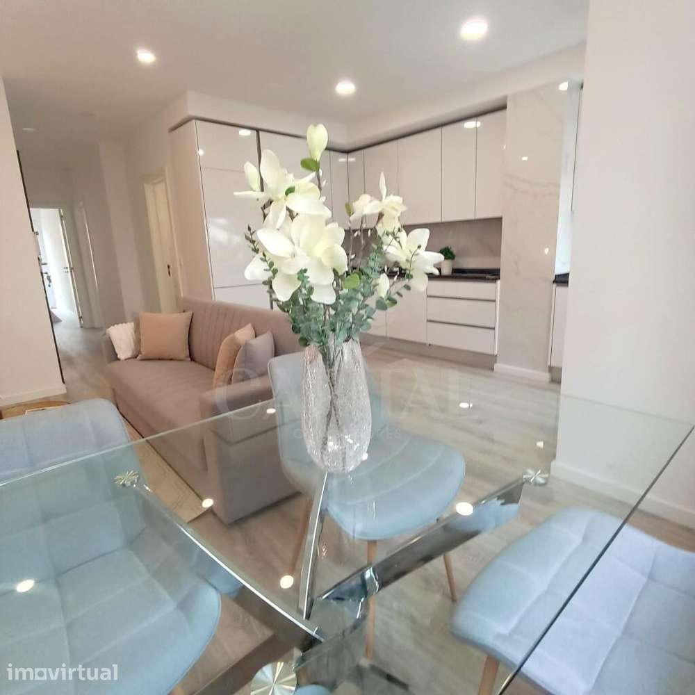 T3 Totalmente Remodelado com Varanda | Suite | 3 Frentes | São Domingo - Grande imagem: 4/21