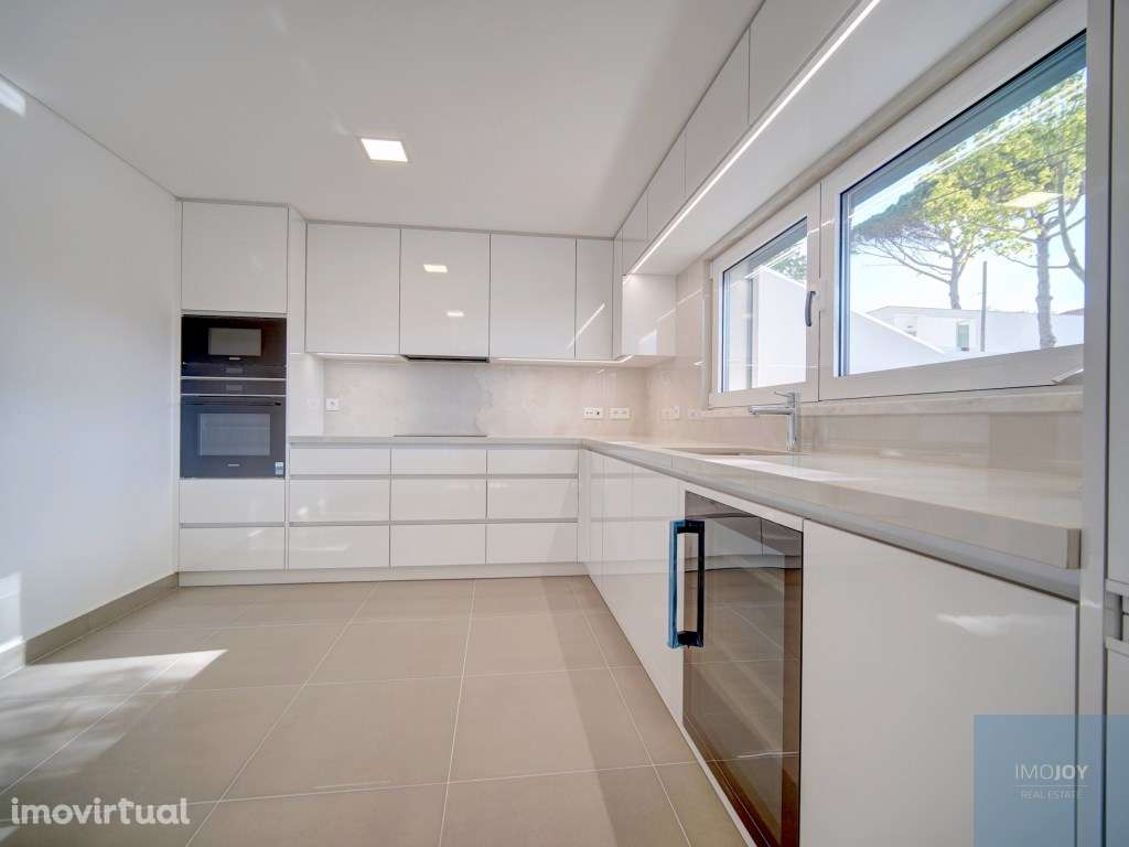 Moradia T4 + 1 com Jardim e Piscina em São Pedro do Estoril - Grande imagem: 5/38