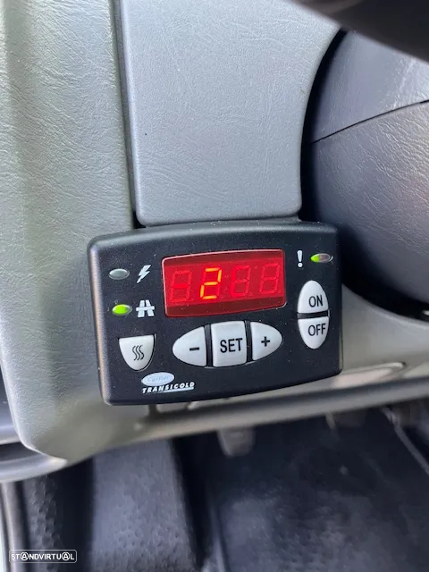 Renault TRAFIC LONGA 2.0 COM FRIO CONGELAÇÃO - 14