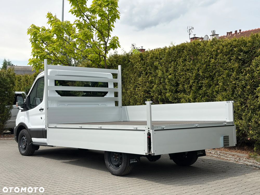 Ford Transit z zabudową skrzyniową L3 - 4
