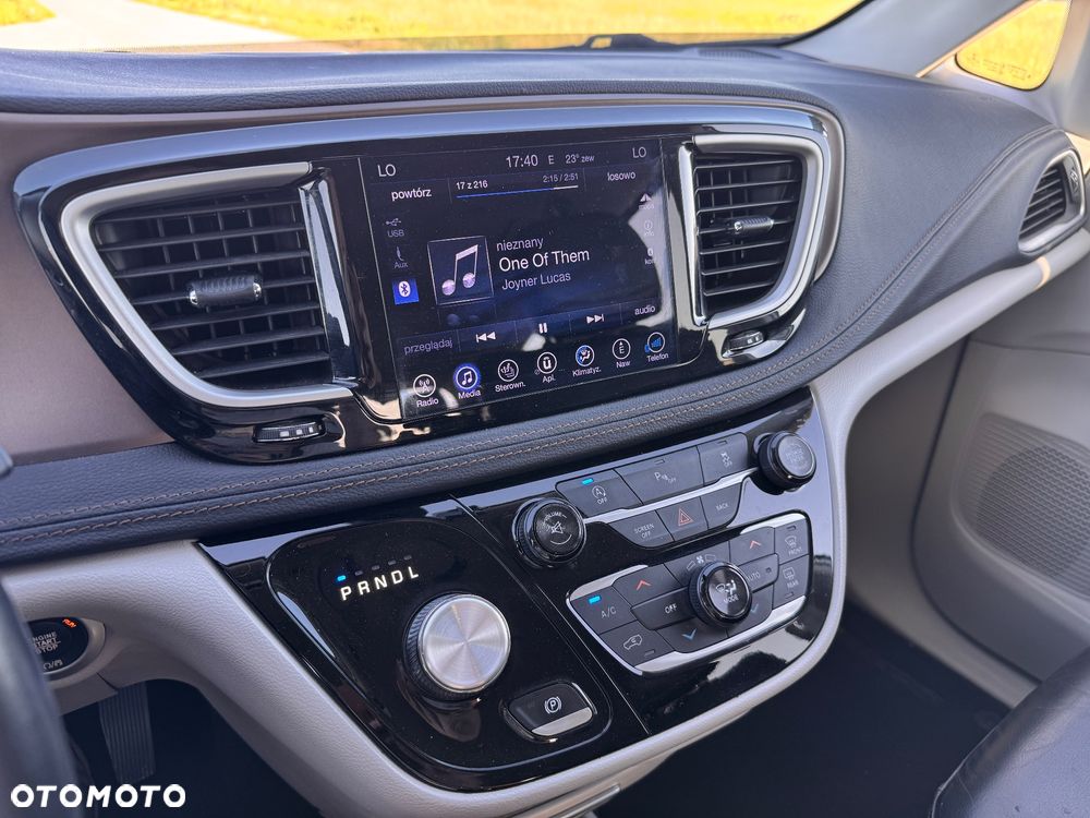 Chrysler Pacifica - 19