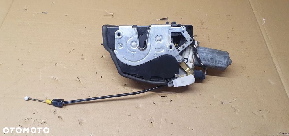 Zamek lewy tył tylny dociąg BMW 7 E65 7028909 - 1