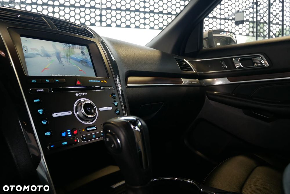 Ford Explorer - 25