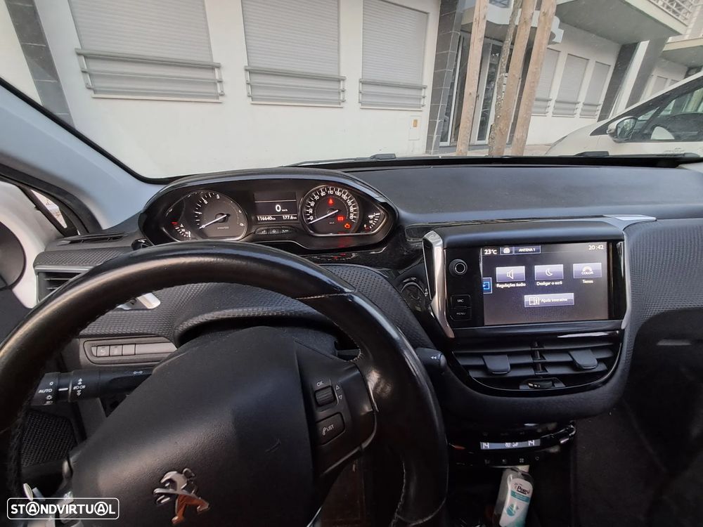 Peugeot 2008 1.6 BlueHDi Allure - 4