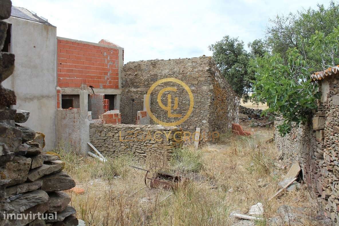 Pequena Povoação - Conjunto de Casas e Terreno – S. Martinho / Alco... - Grande imagem: 4/49