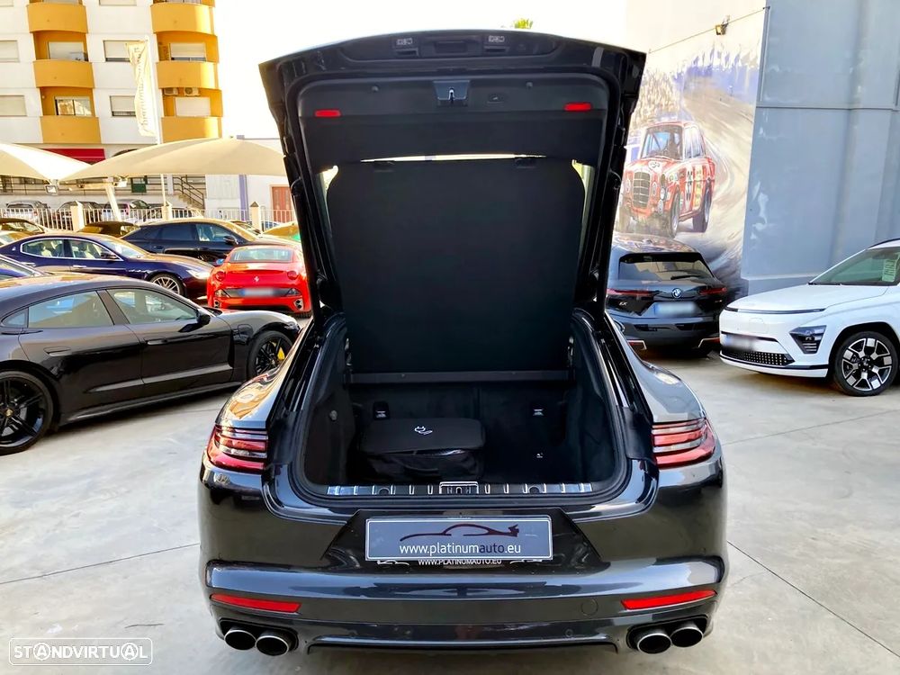 Porsche Panamera 4 E-Hybrid - 33