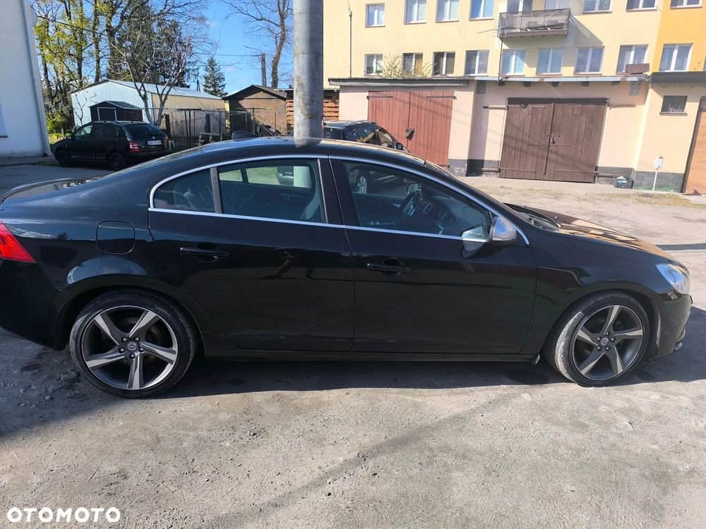Volvo S60 D3 R-Design - 6
