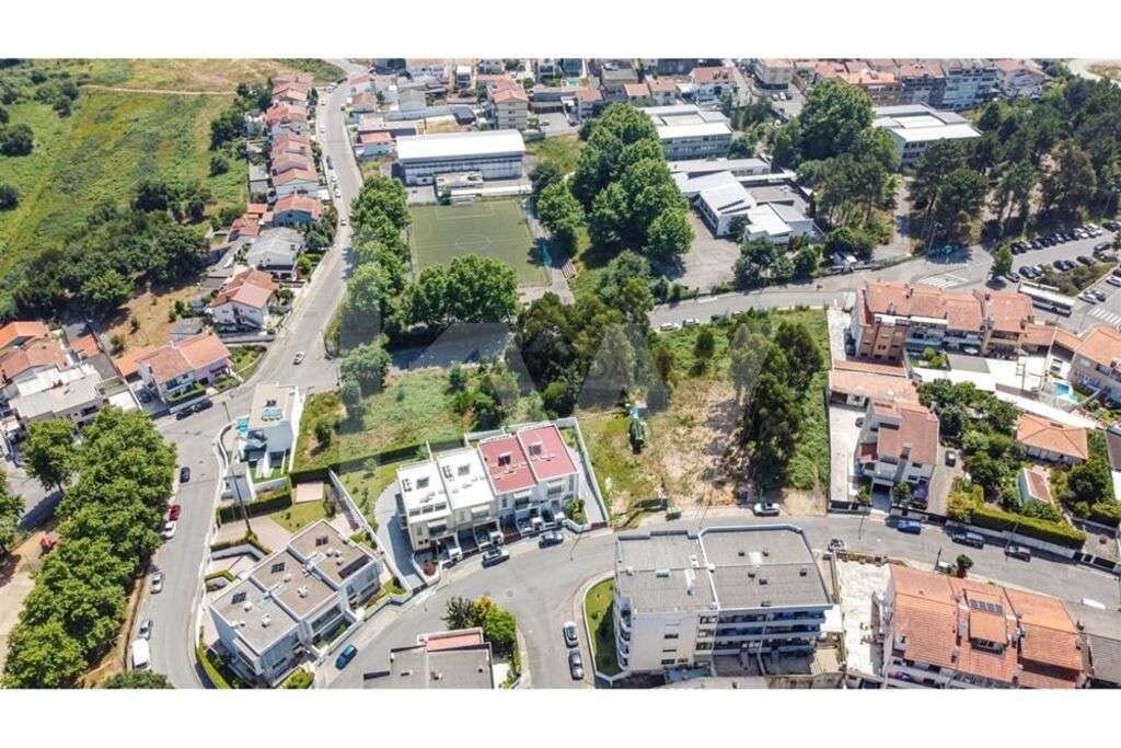 LOTE DE TERRENO PARA CONSTRUÇÃO DE MORADIA, EM ZONA NOBRE, OLIVEIRA DO - Grande imagem: 3/5