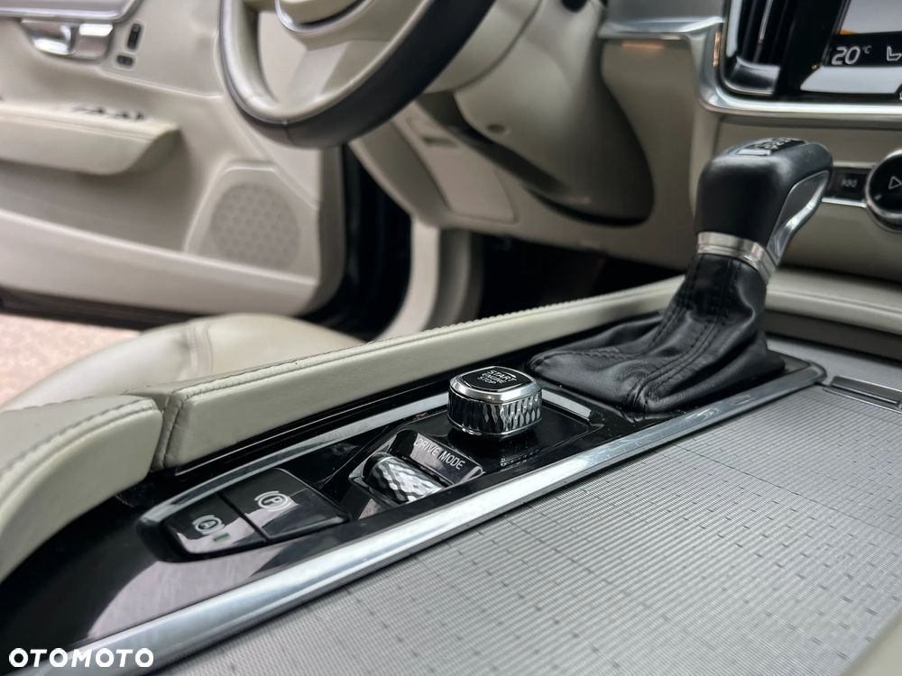 Volvo V90 Cross Country D5 AWD Pro - 32